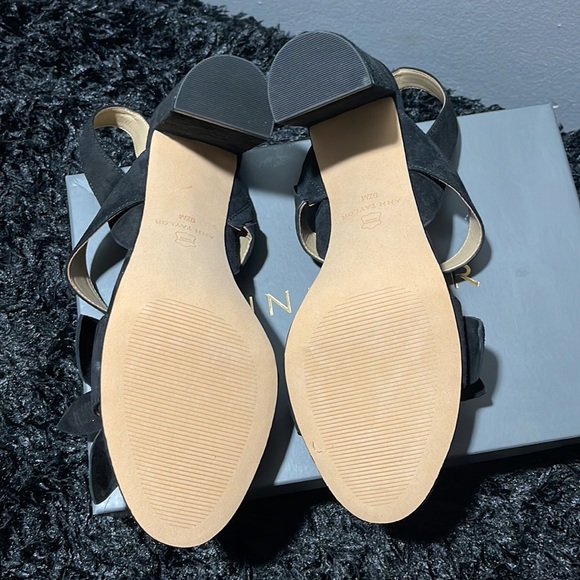 Ann Taylor Black Suede Flower Heel - 9 1/2 New in Box - Picture 5 of 8